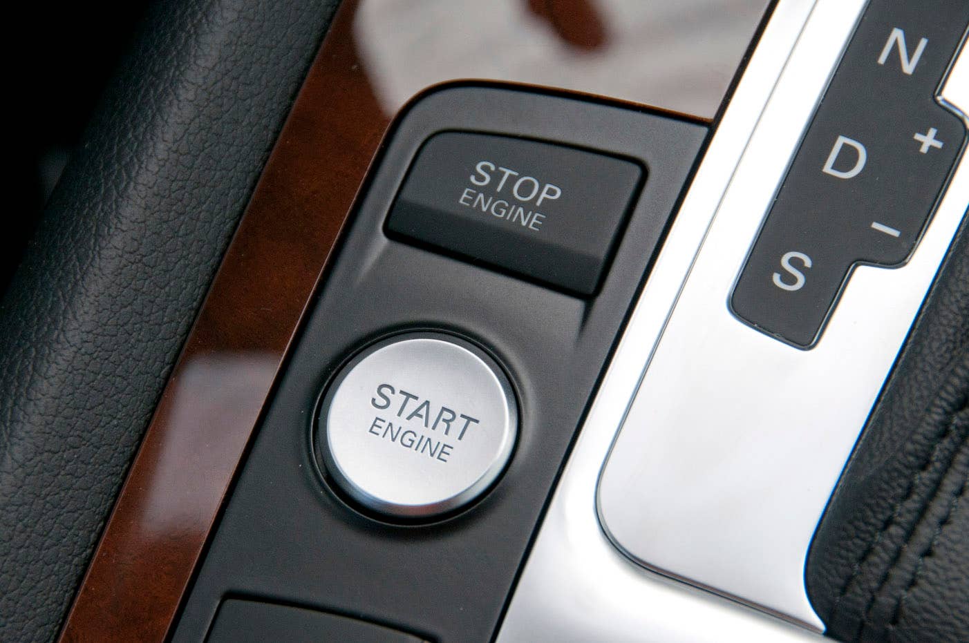 2011 Audi Q7 3.0T S line start button