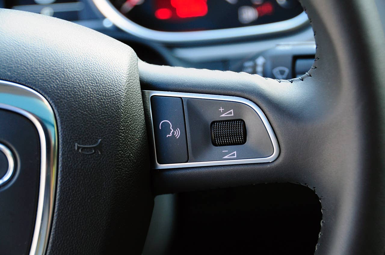 2011 Audi Q7 3.0T S line steering wheel controls