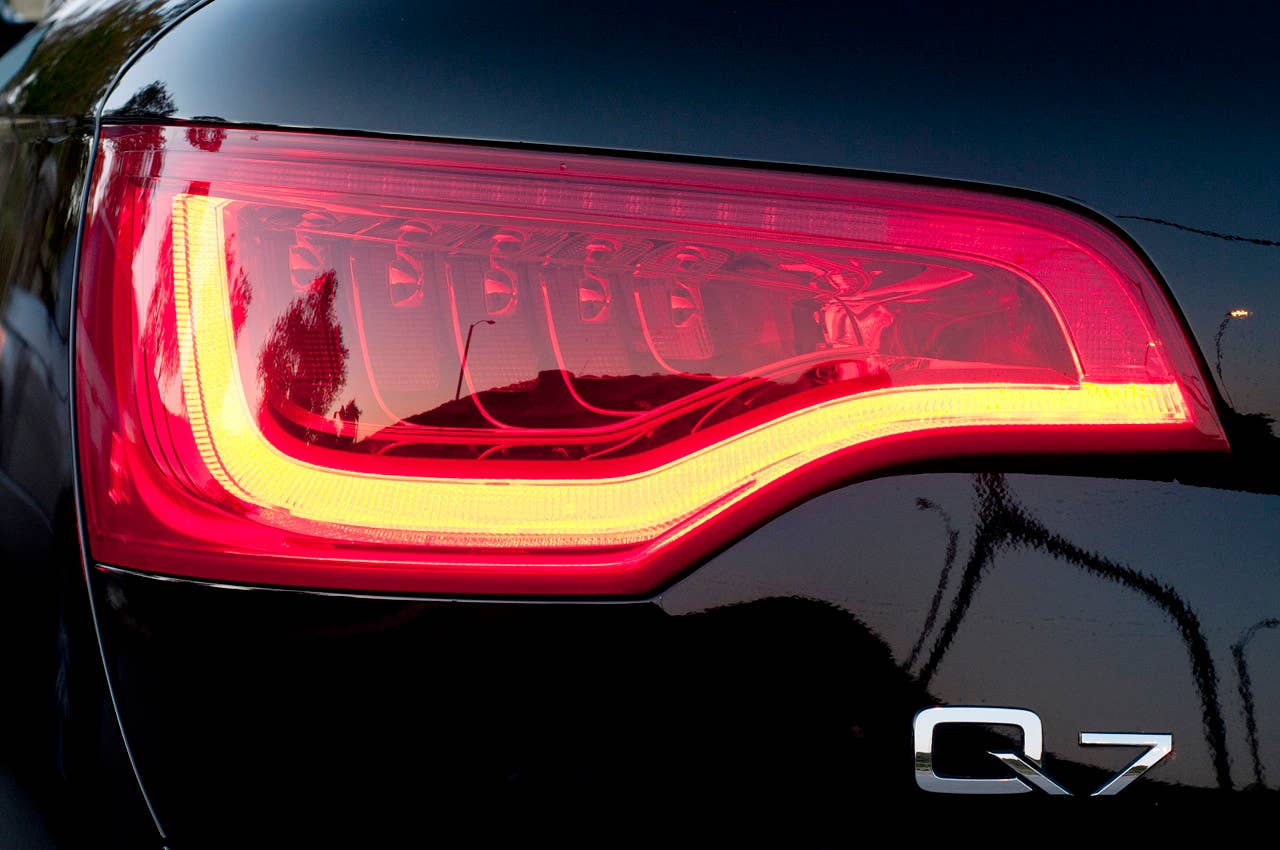 2011 Audi Q7 3.0T S line taillight