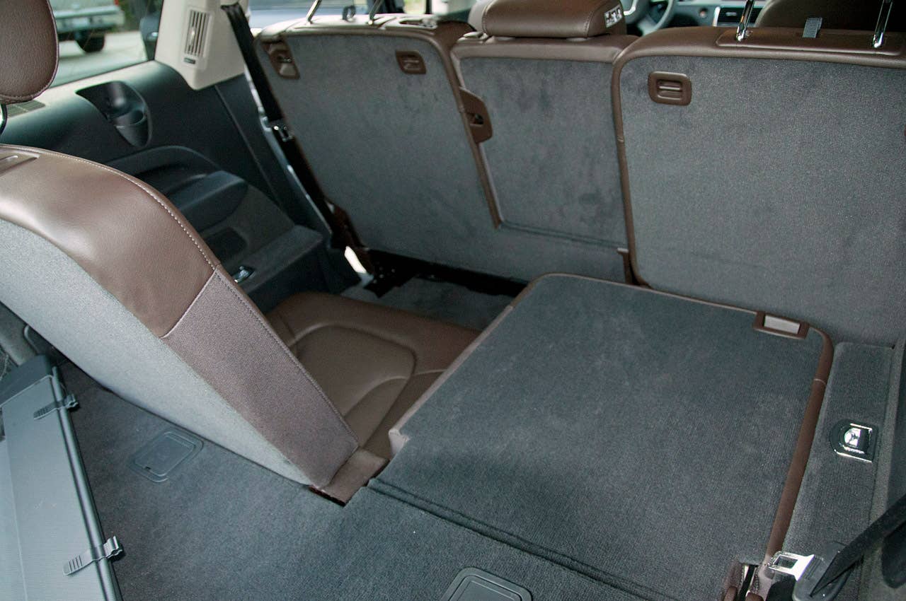 2011 Audi Q7 3.0T S line folded rear seats