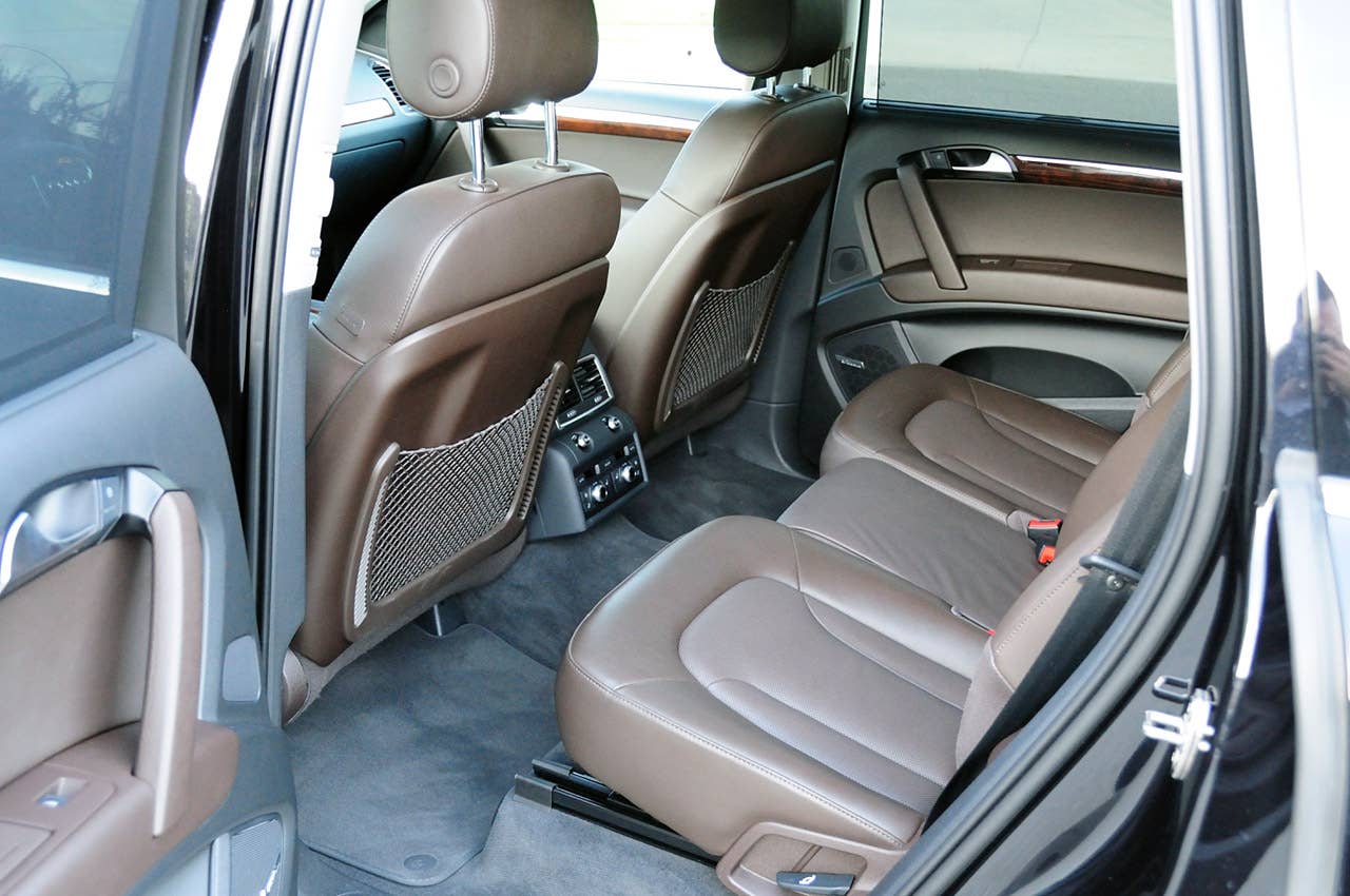 2011 Audi Q7 3.0T S line rear seats