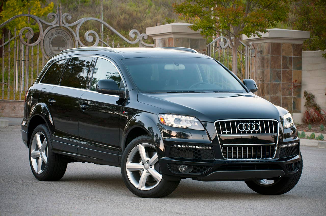 2011 Audi Q7 3.0T S line front 3/4 view