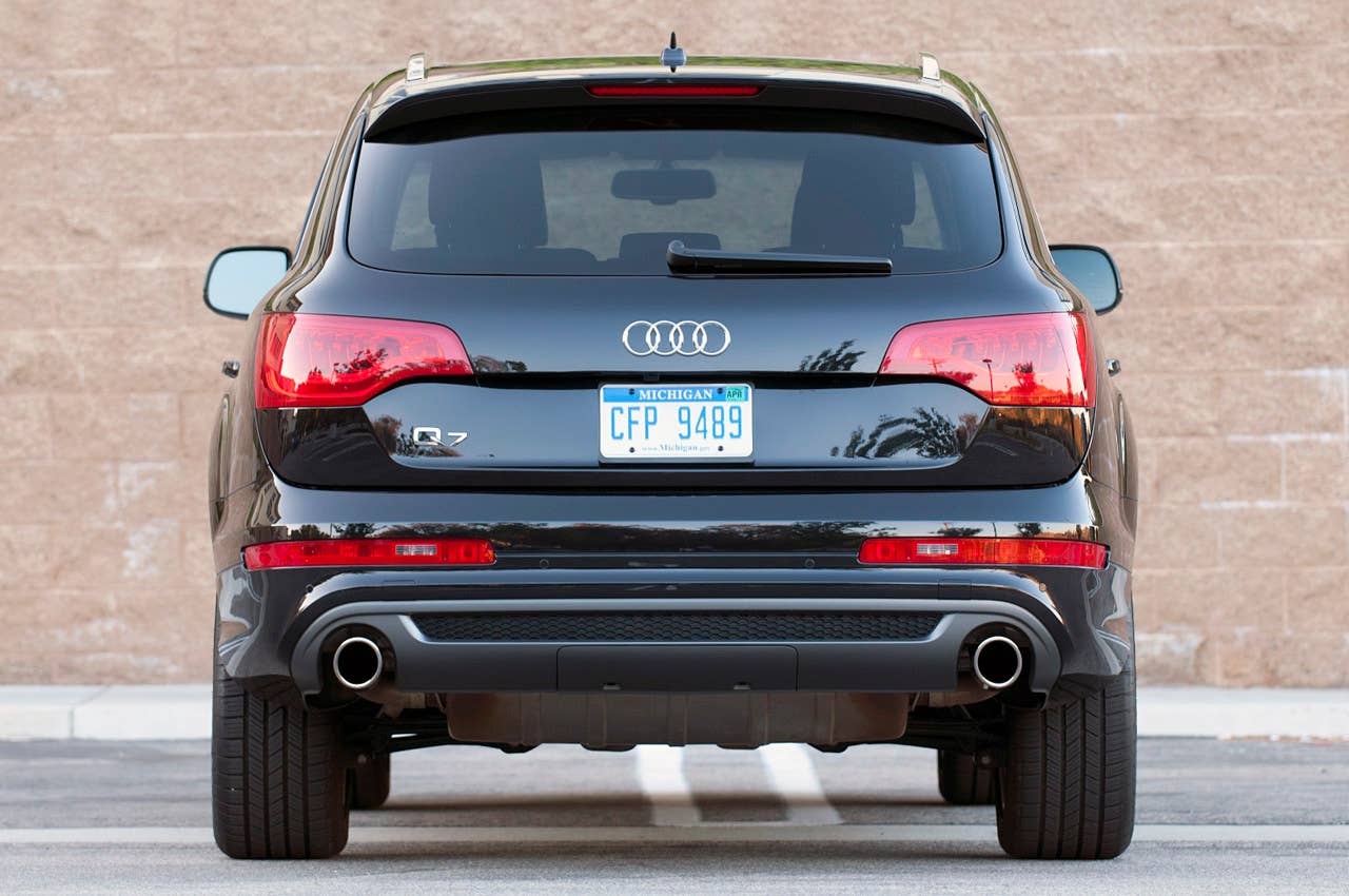 2011 Audi Q7 3.0T S line rear view