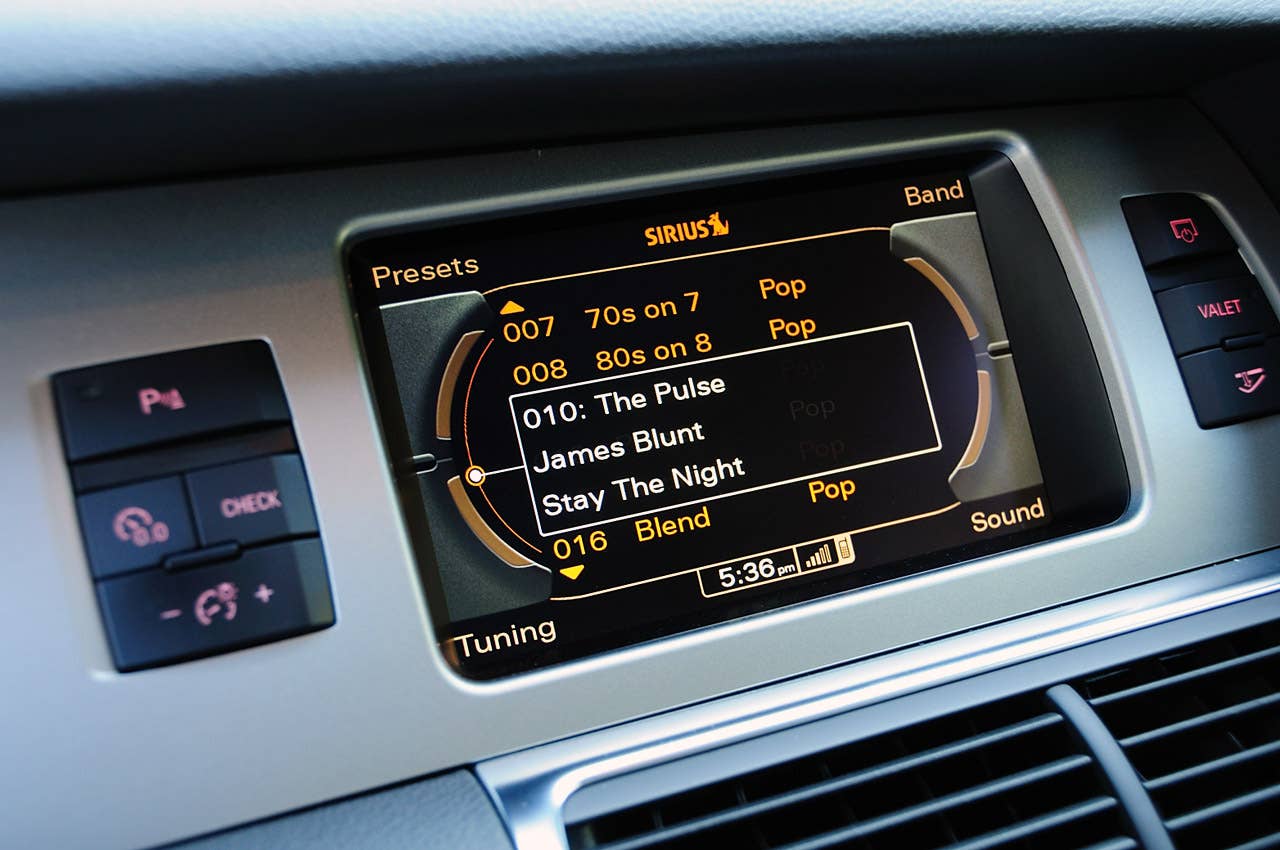 2011 Audi Q7 3.0T S line audio system