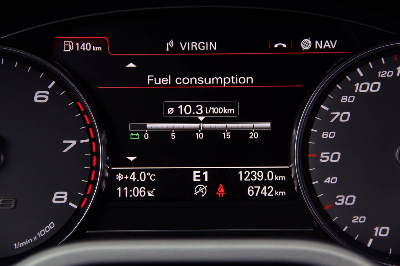 2013 Audi S8 digital display