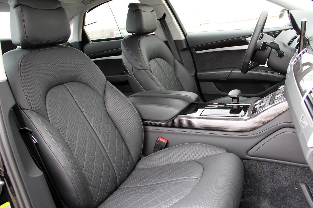 2013 Audi S8 front seats