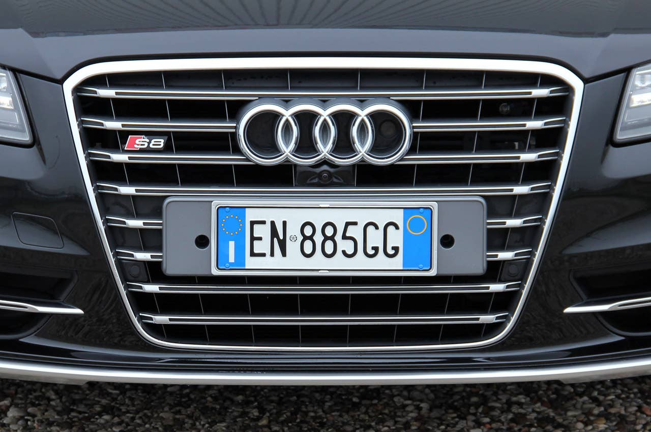 2013 Audi S8 grille