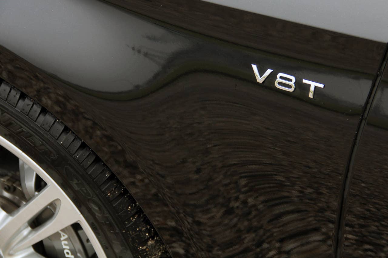 2013 Audi S8 badge