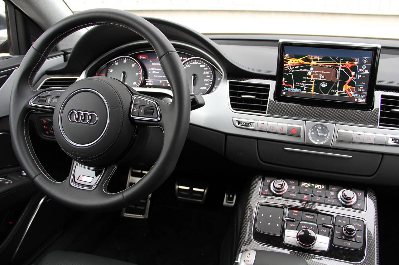 2013 Audi S8 interior