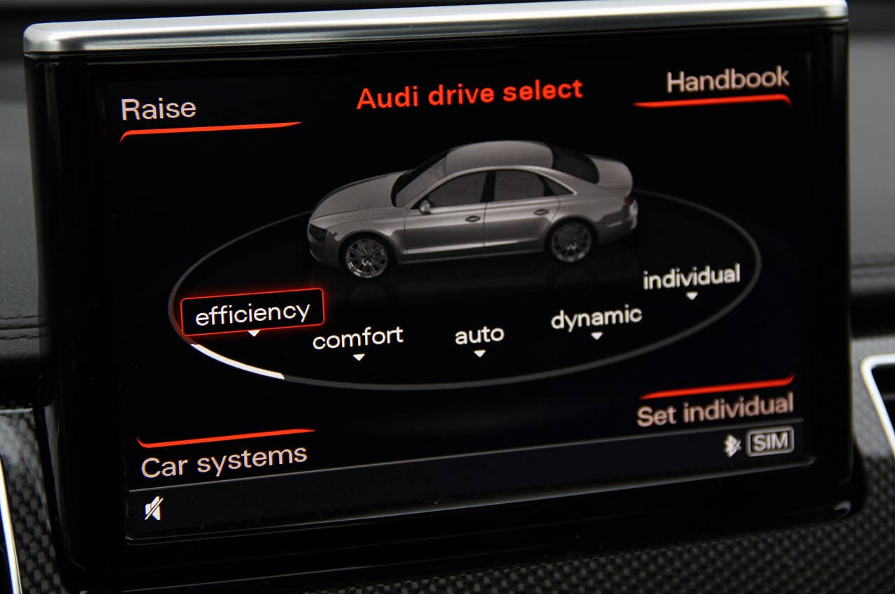 2013 Audi S8 infotainment system