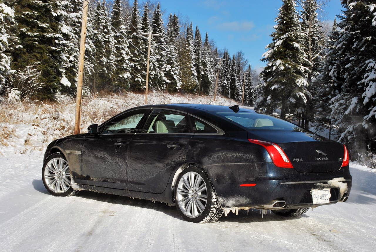 2013 Jaguar XJ AWD rear 3/4 view