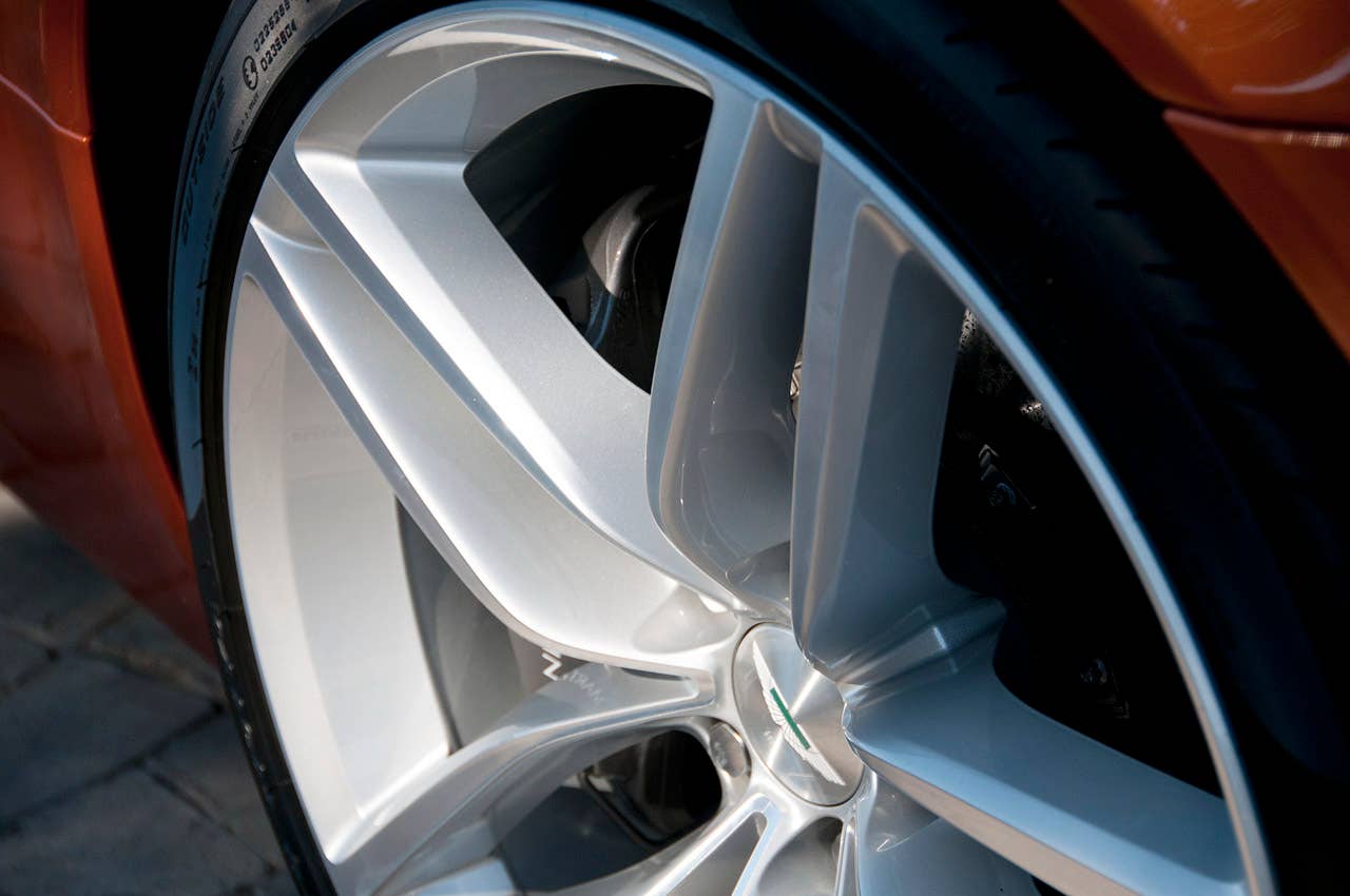 2012 Aston Martin Virage wheel