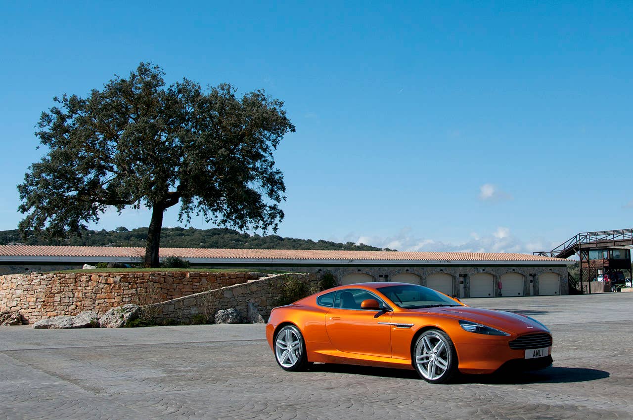 2012 Aston Martin Virage front 3/4 view