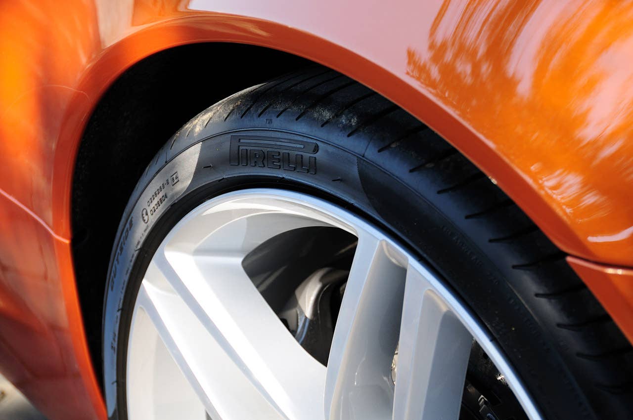 2012 Aston Martin Virage wheel