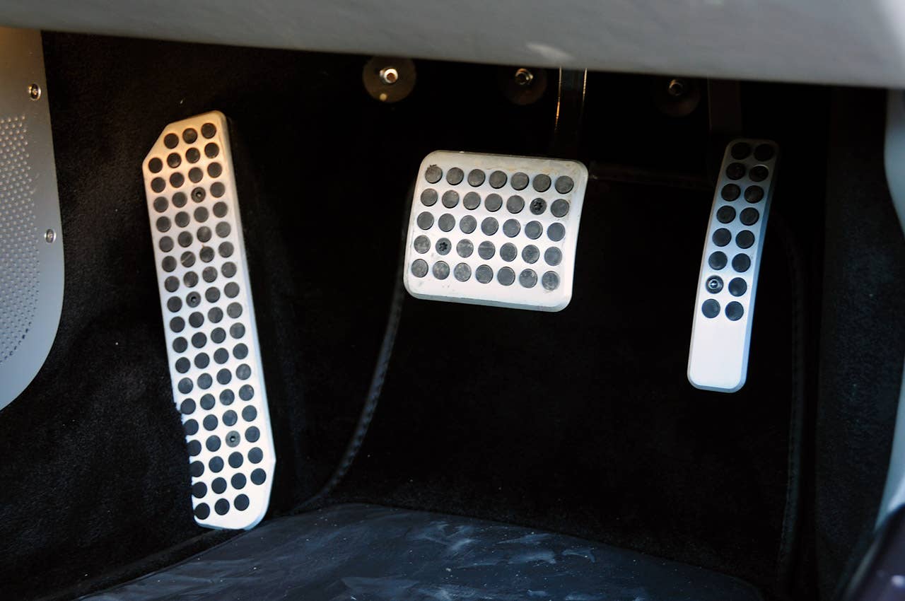 2012 Aston Martin Virage pedals