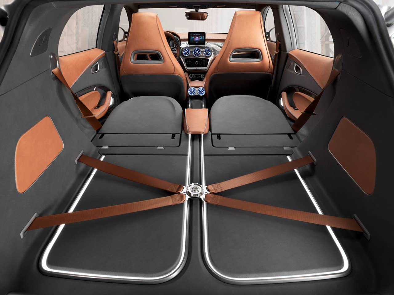 Mercedes-Benz GLA Showcar Studio; 2013