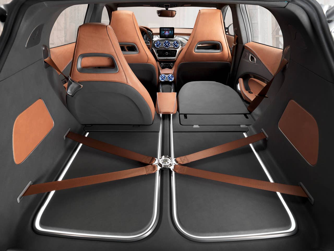 Mercedes-Benz GLA Showcar Studio; 2013