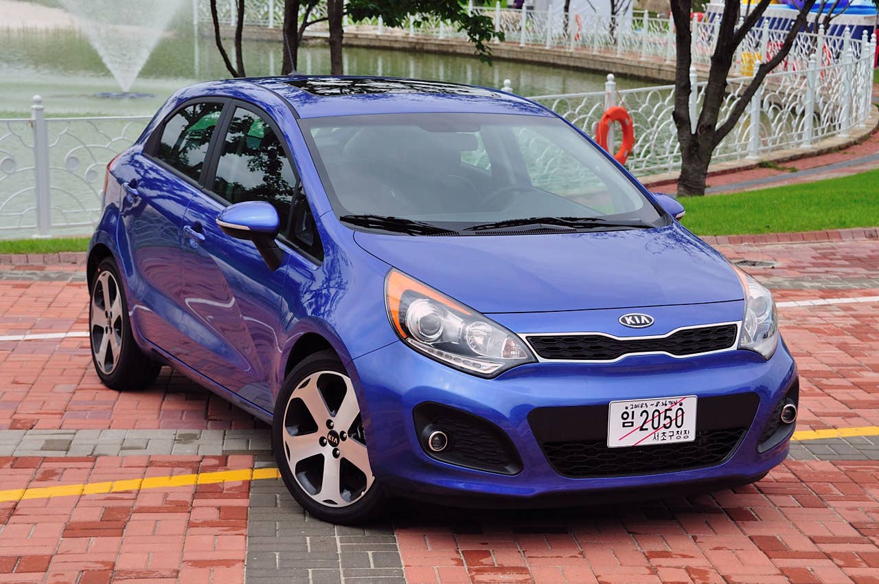 2012 Kia Rio 5-door front 3/4 view