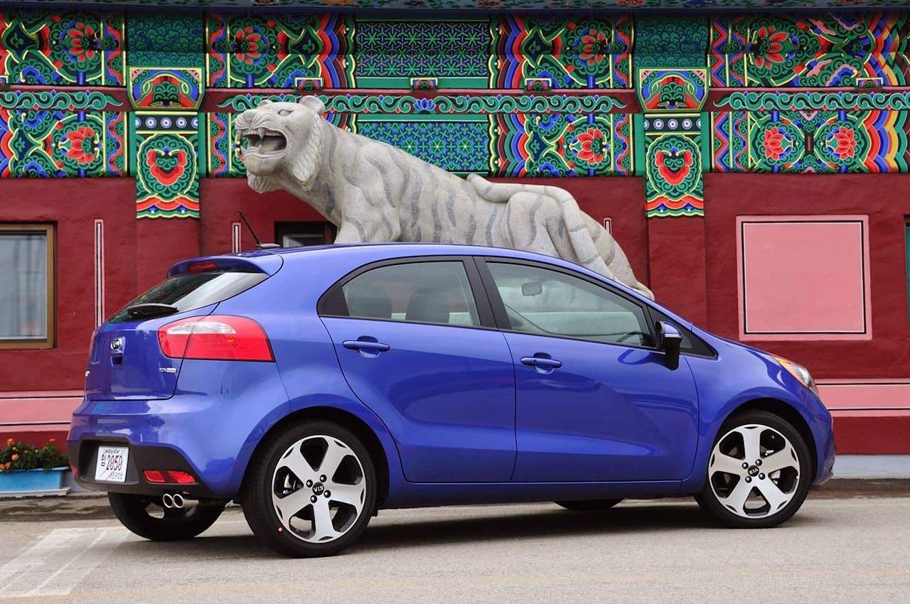 2012 Kia Rio 5-door rear 3/4 view