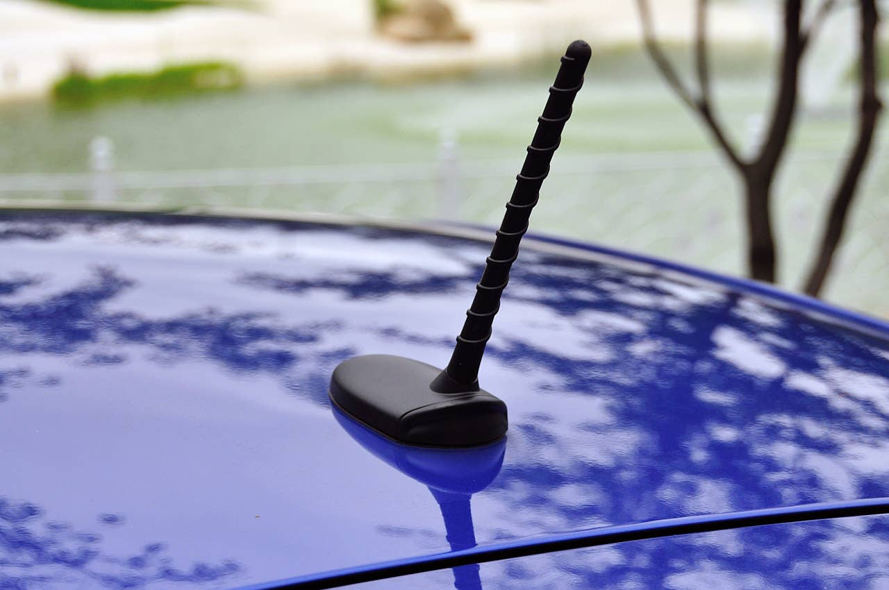 2012 Kia Rio 5-door antenna