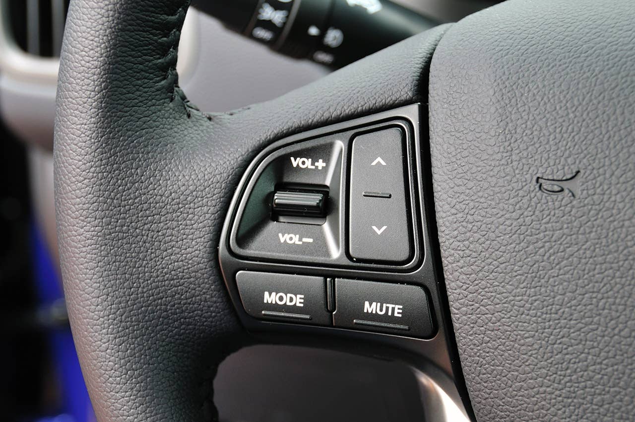 2012 Kia Rio 5-door steering wheel controls