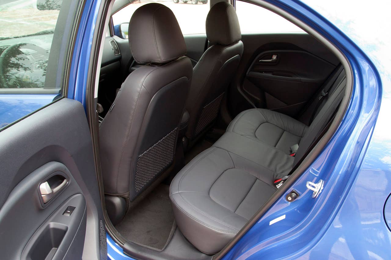 2012 Kia Rio 5-door rear seats