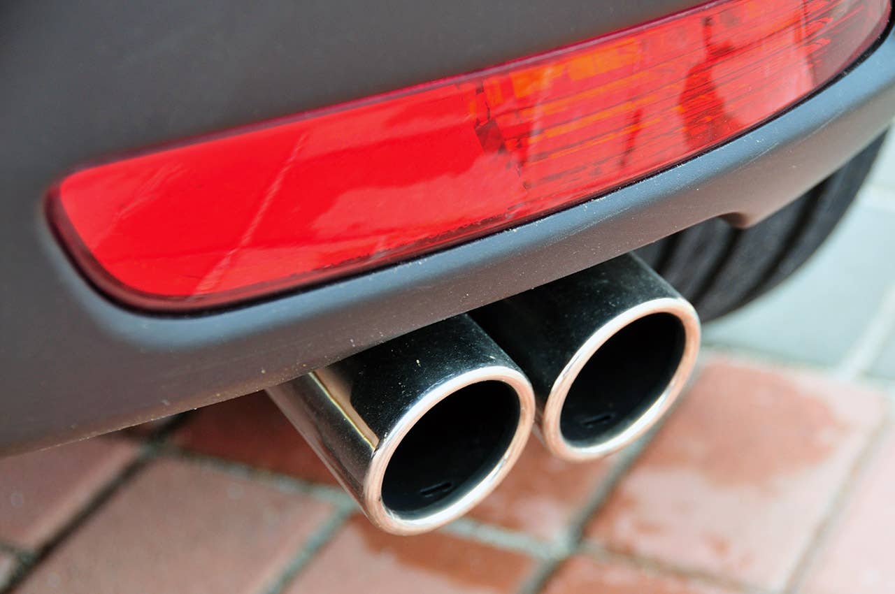 2012 Kia Rio 5-door exhaust tips