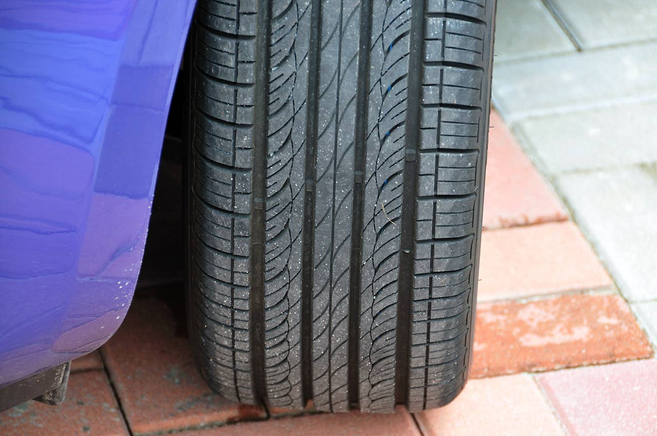 2012 Kia Rio 5-door tire