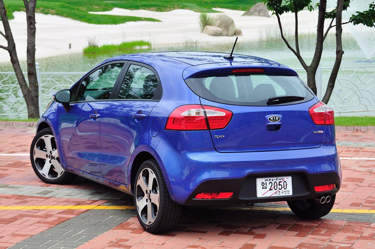 2012 Kia Rio 5-door rear 3/4 view