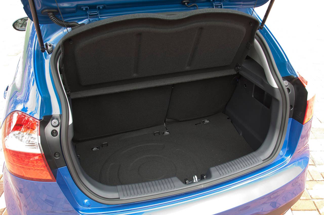 2012 Kia Rio 5-door rear cargo area