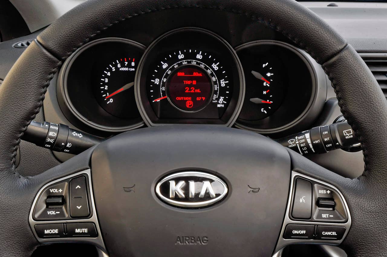 2012 Kia Rio 5-door gauges