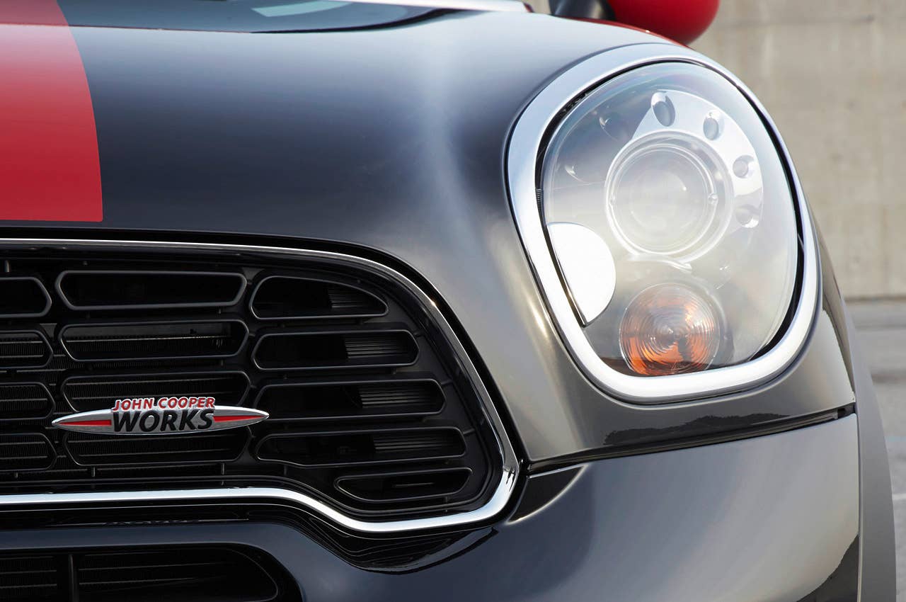 2014 Mini John Cooper Works Paceman All4 grille