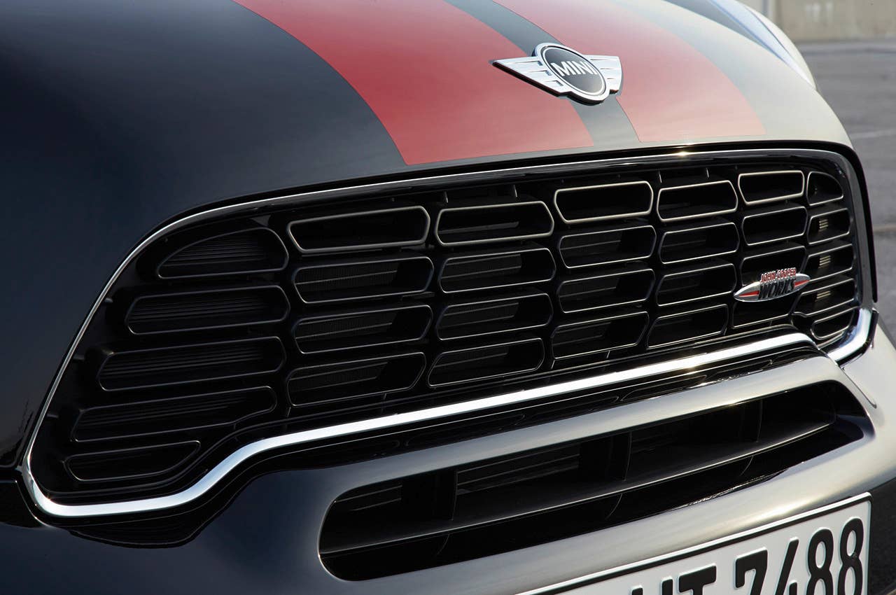 2014 Mini John Cooper Works Paceman All4 grille