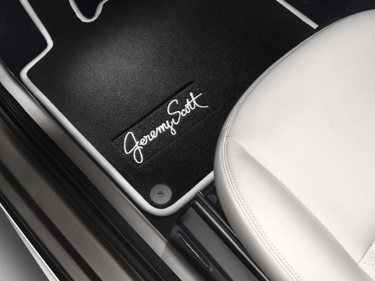 smart fortwo edition Jeremy Scott - Fumatten mit "Jeremy Scott" Schriftzug smart fortwo edition Jeremy Scott - Floor mats with "Jeremy Scott" lettering