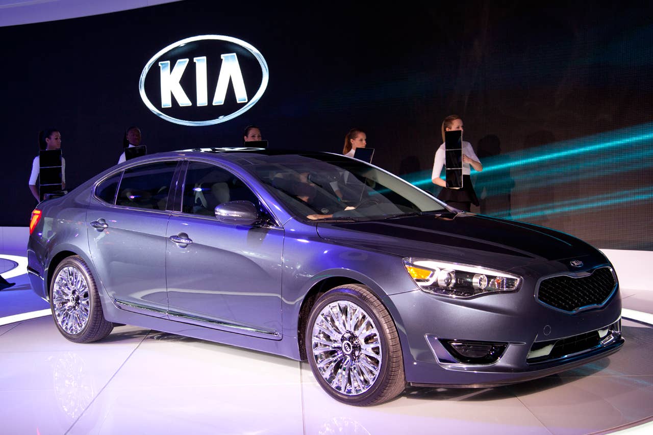 2014 Kia Cadenza front 3/4
