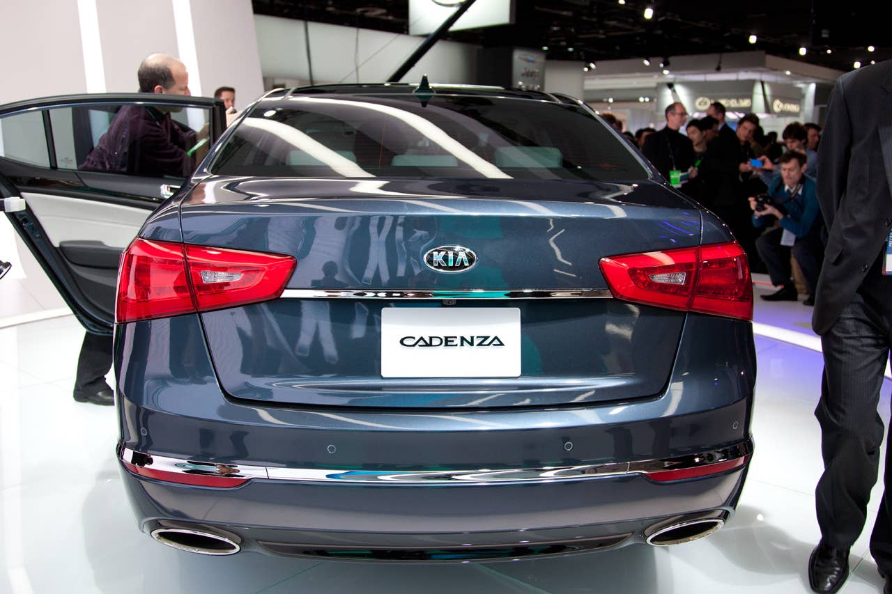 2014 Kia Cadenza rear