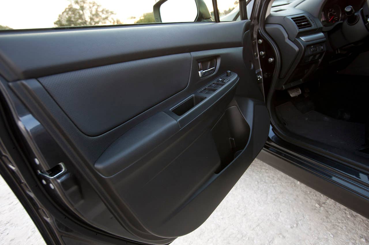 2013 Subaru XV Crosstrek door
