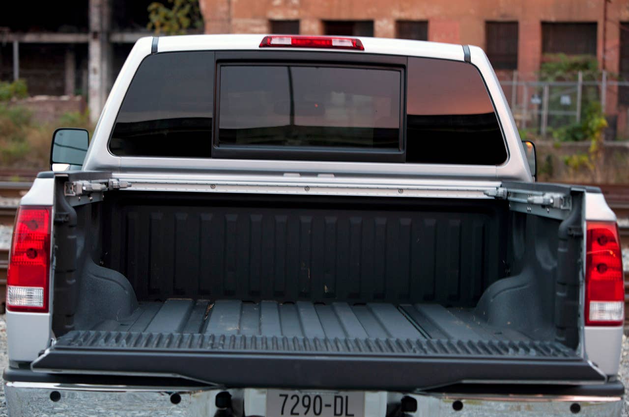 2012 Nissan Titan bed