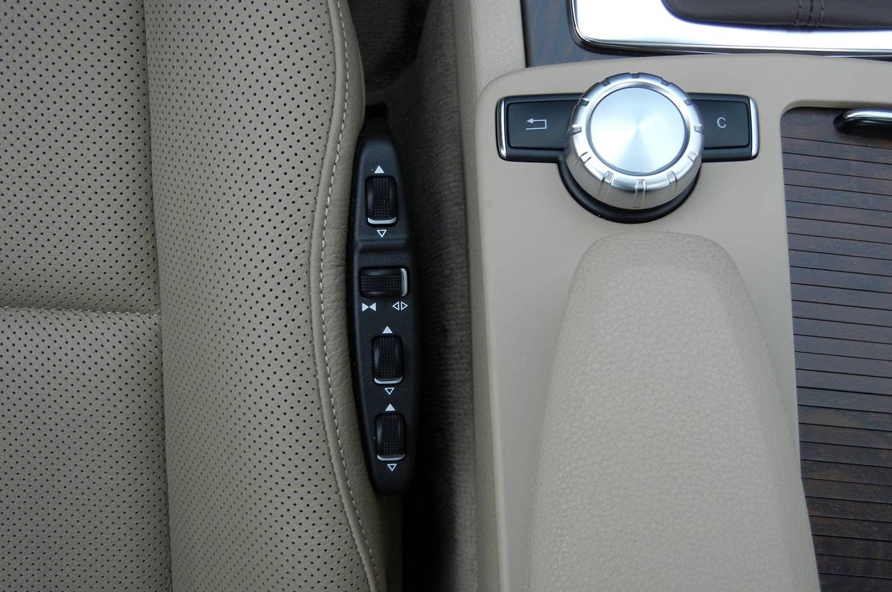 2012 Mercedes-Benz C350 Sedan seat controls