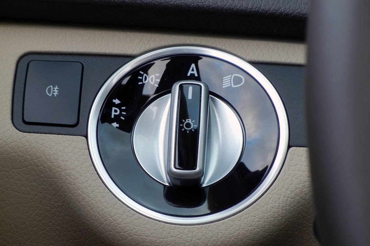 2012 Mercedes-Benz C350 Sedan headlight controls