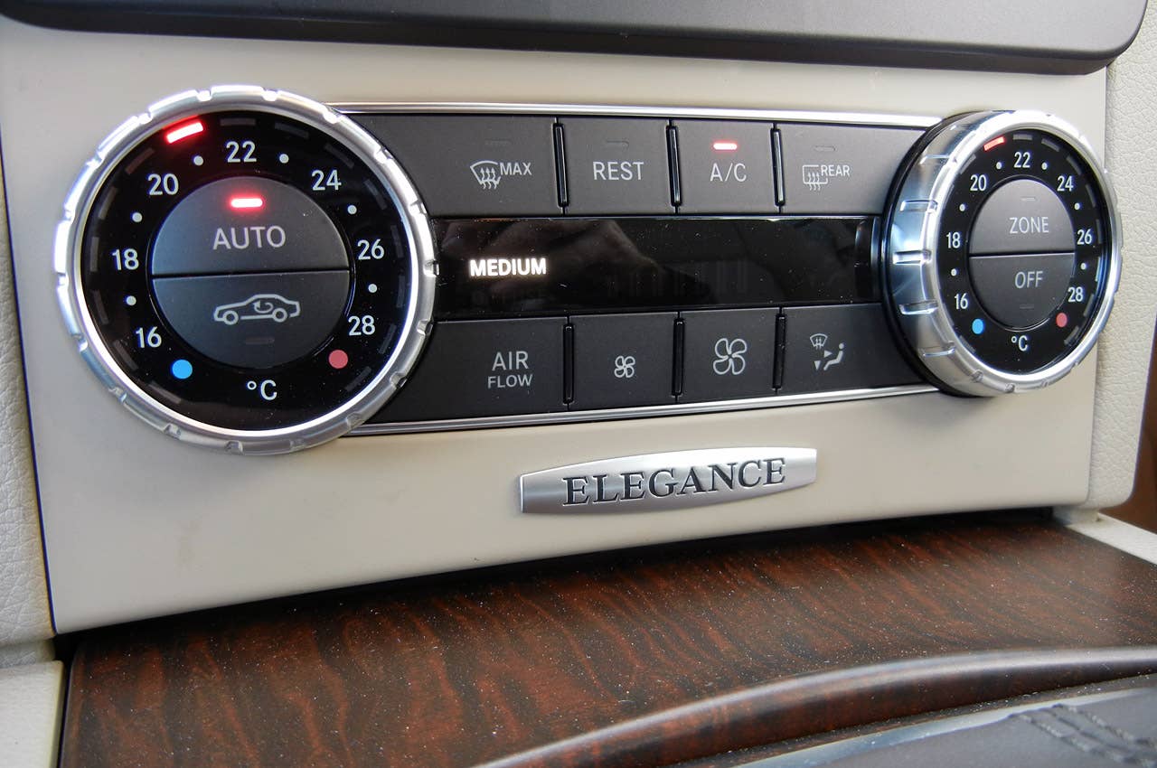 2012 Mercedes-Benz C350 Sedan climate controls