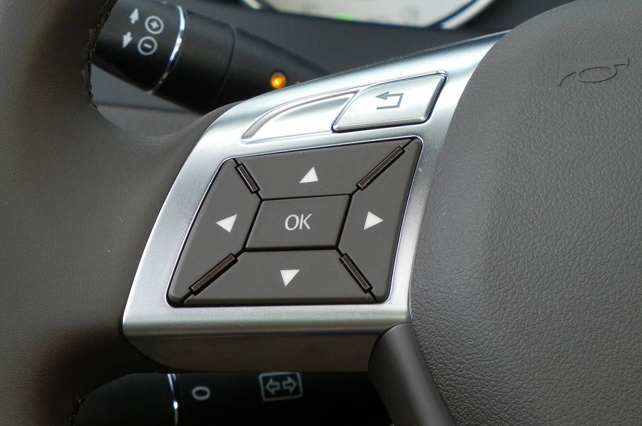 2012 Mercedes-Benz C350 Sedan steering wheel controls