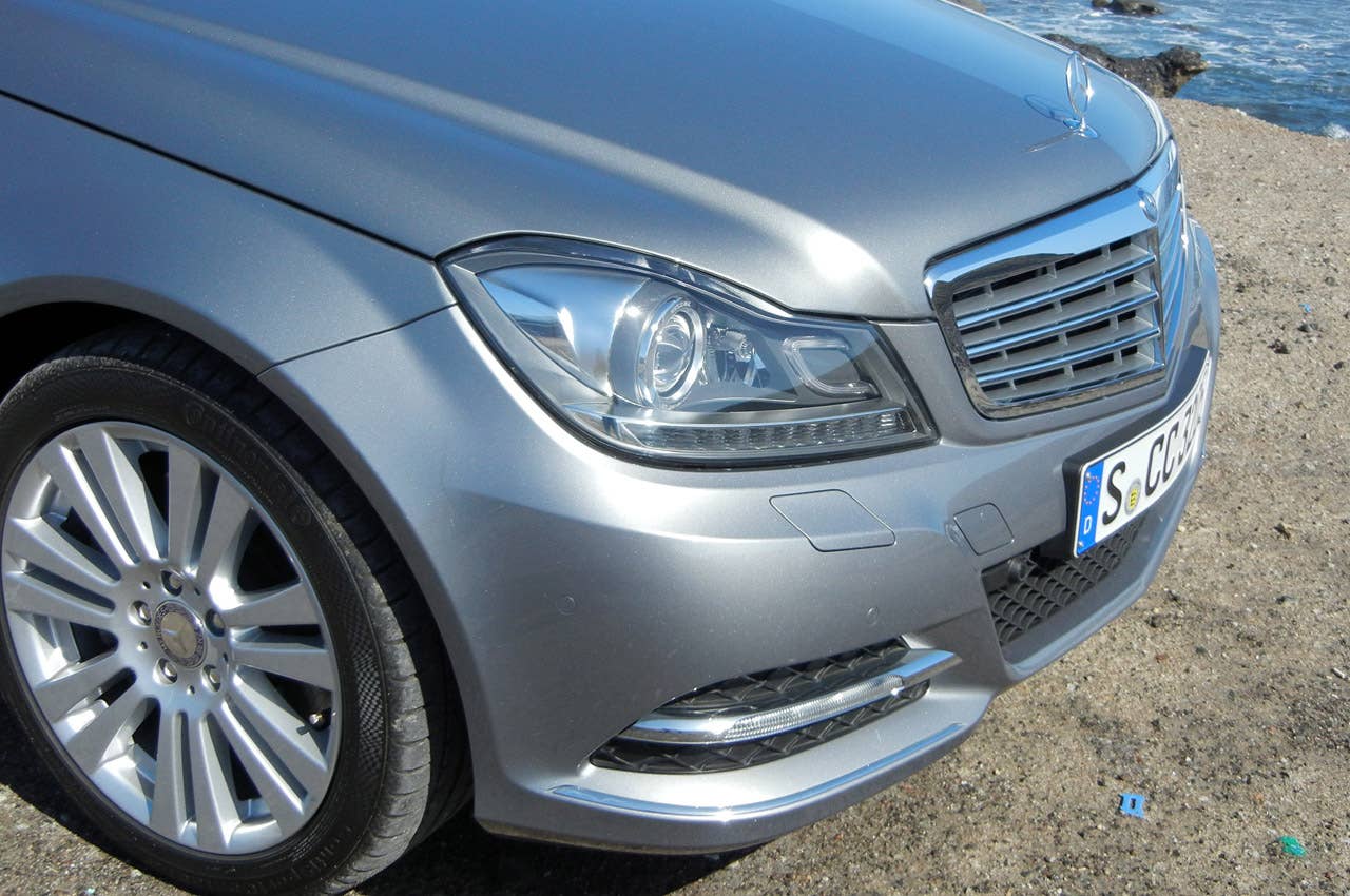 2012 Mercedes-Benz C350 Sedan front detail