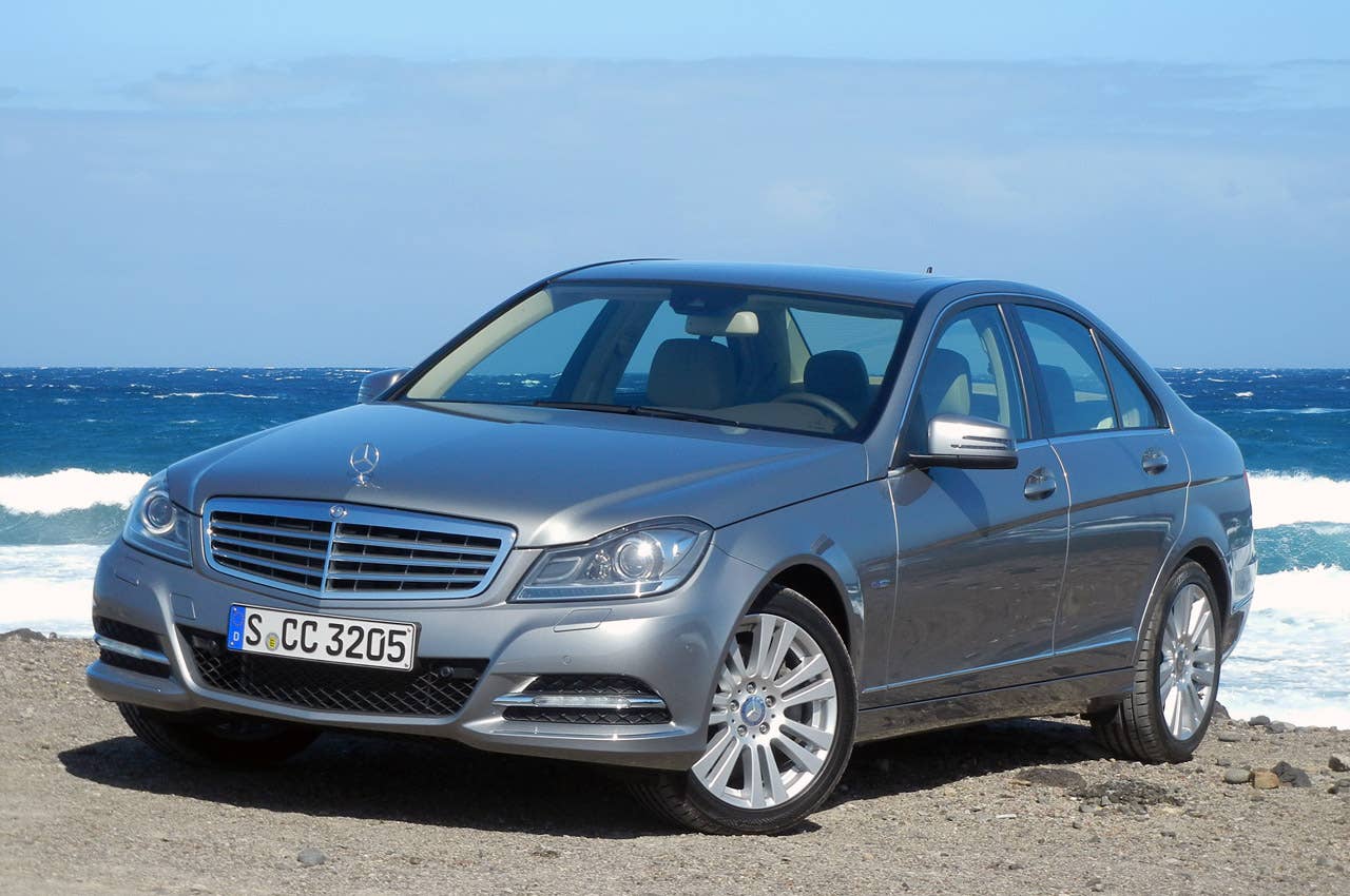 2012 Mercedes-Benz C350 Sedan front 3/4 view