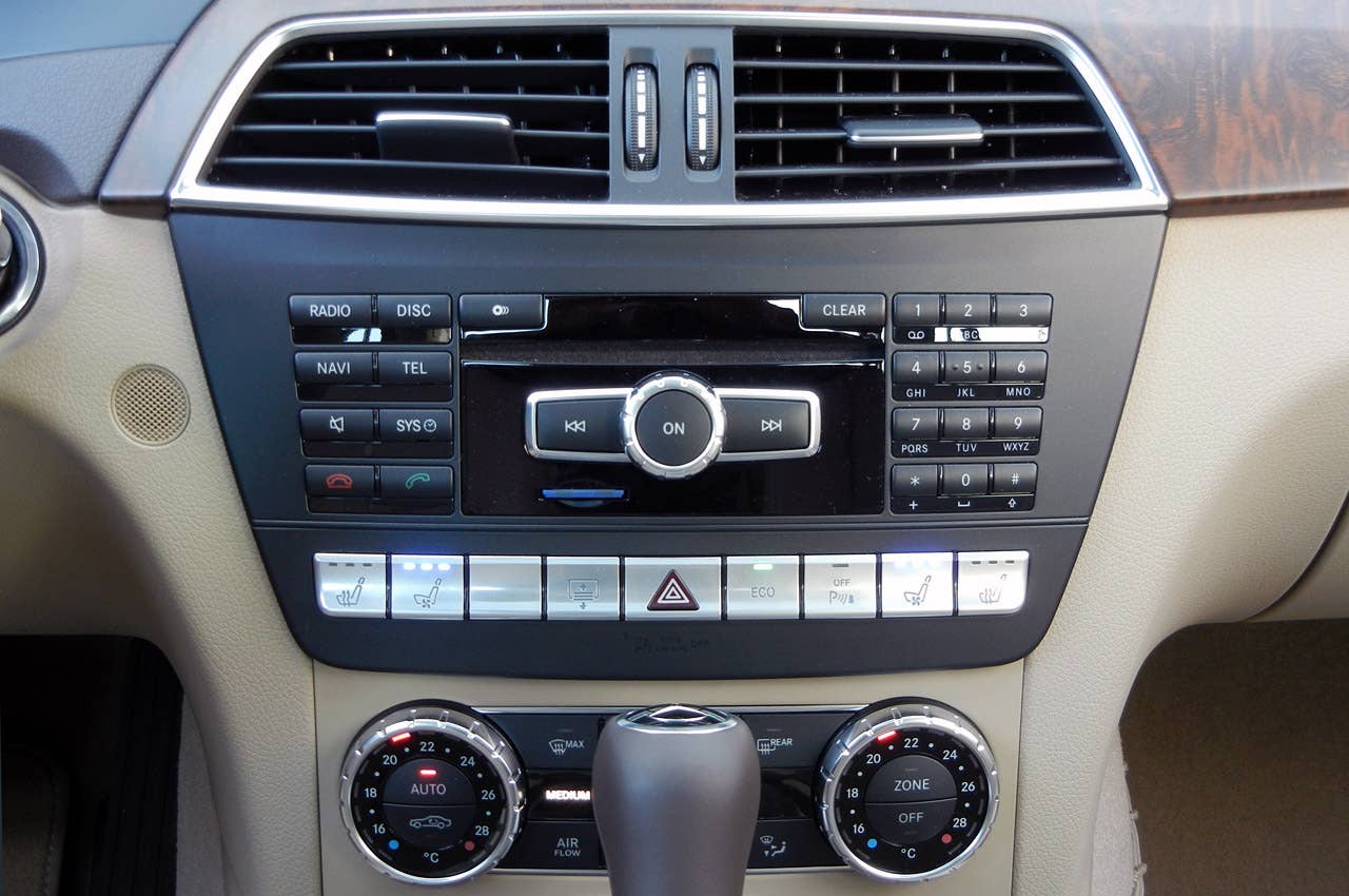 2012 Mercedes-Benz C350 Sedan instrument panel