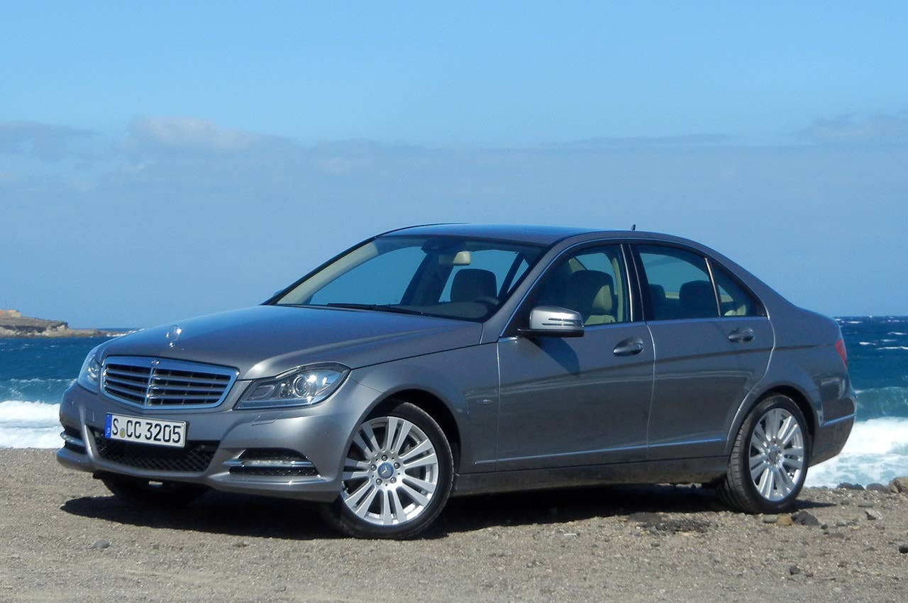 2012 Mercedes-Benz C350 Sedan front 3/4 view