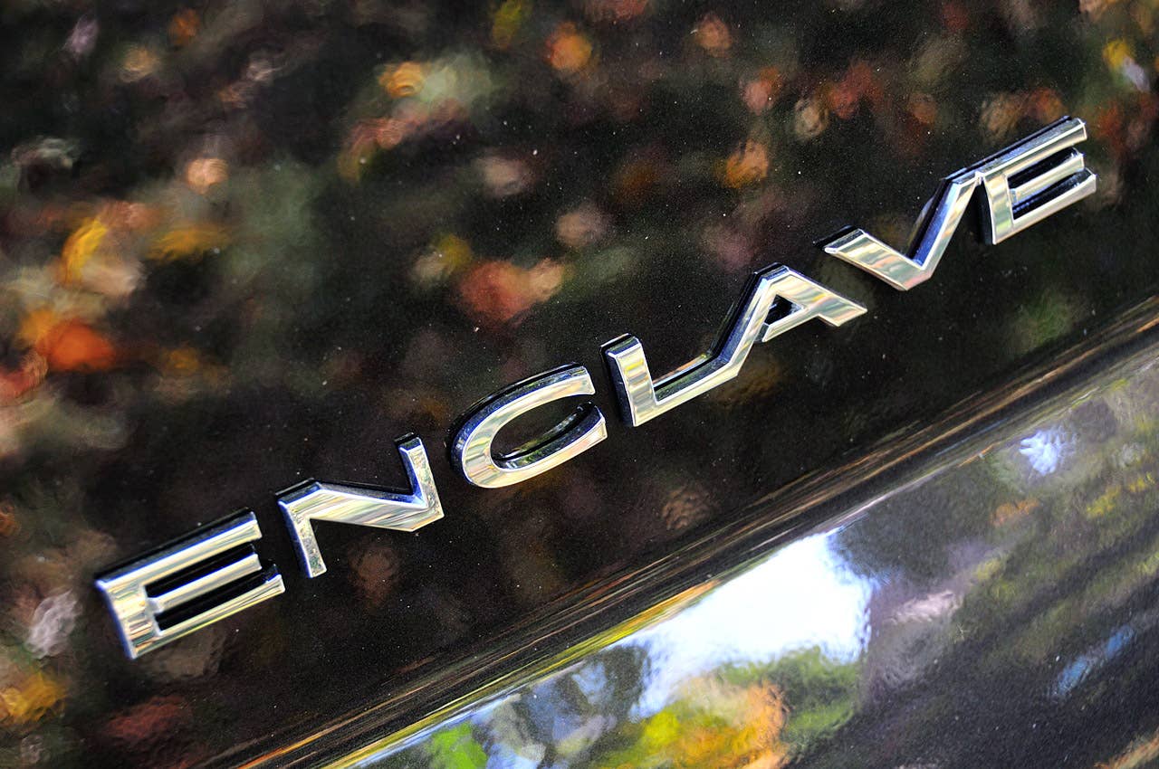2013 Buick Enclave badge