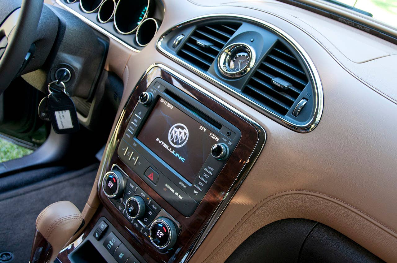 2013 Buick Enclave instrument panel