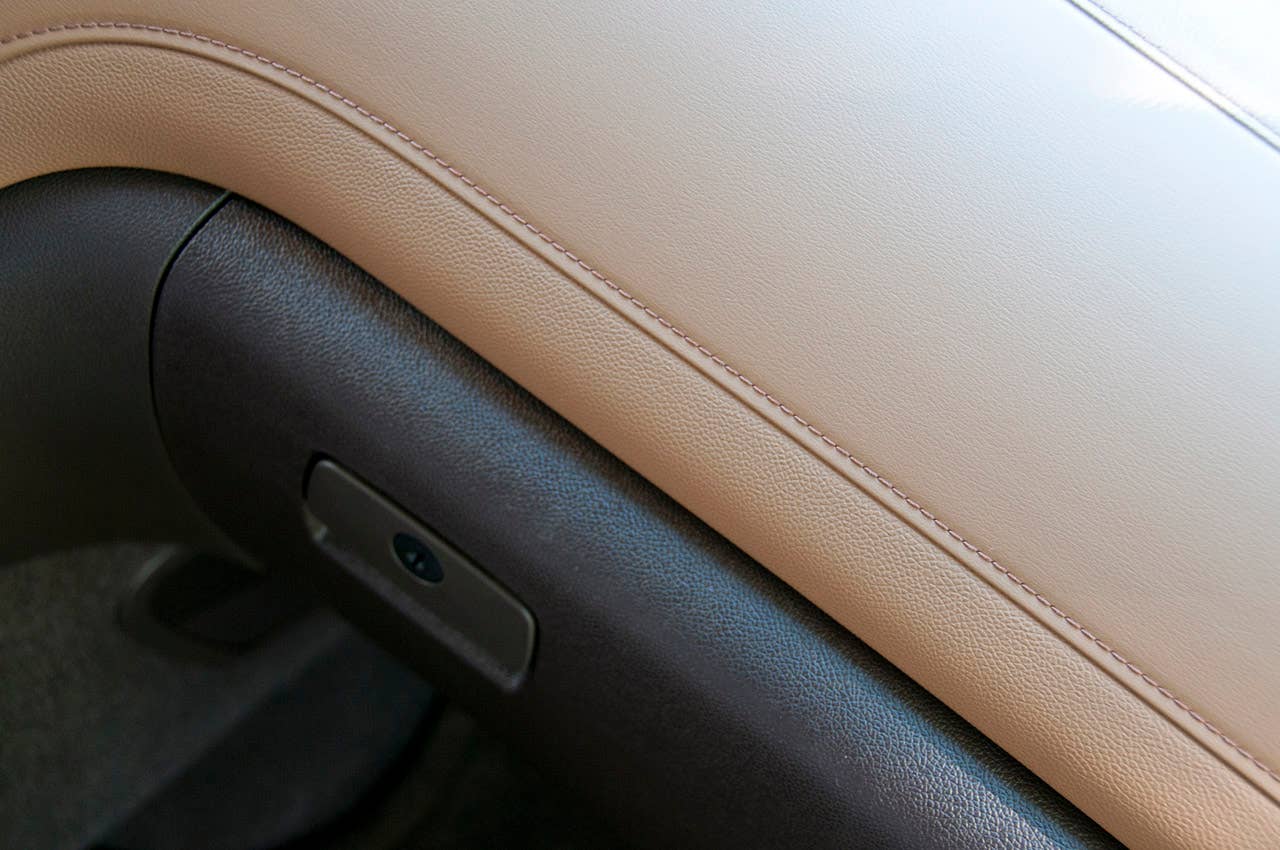 2013 Buick Enclave dash detail