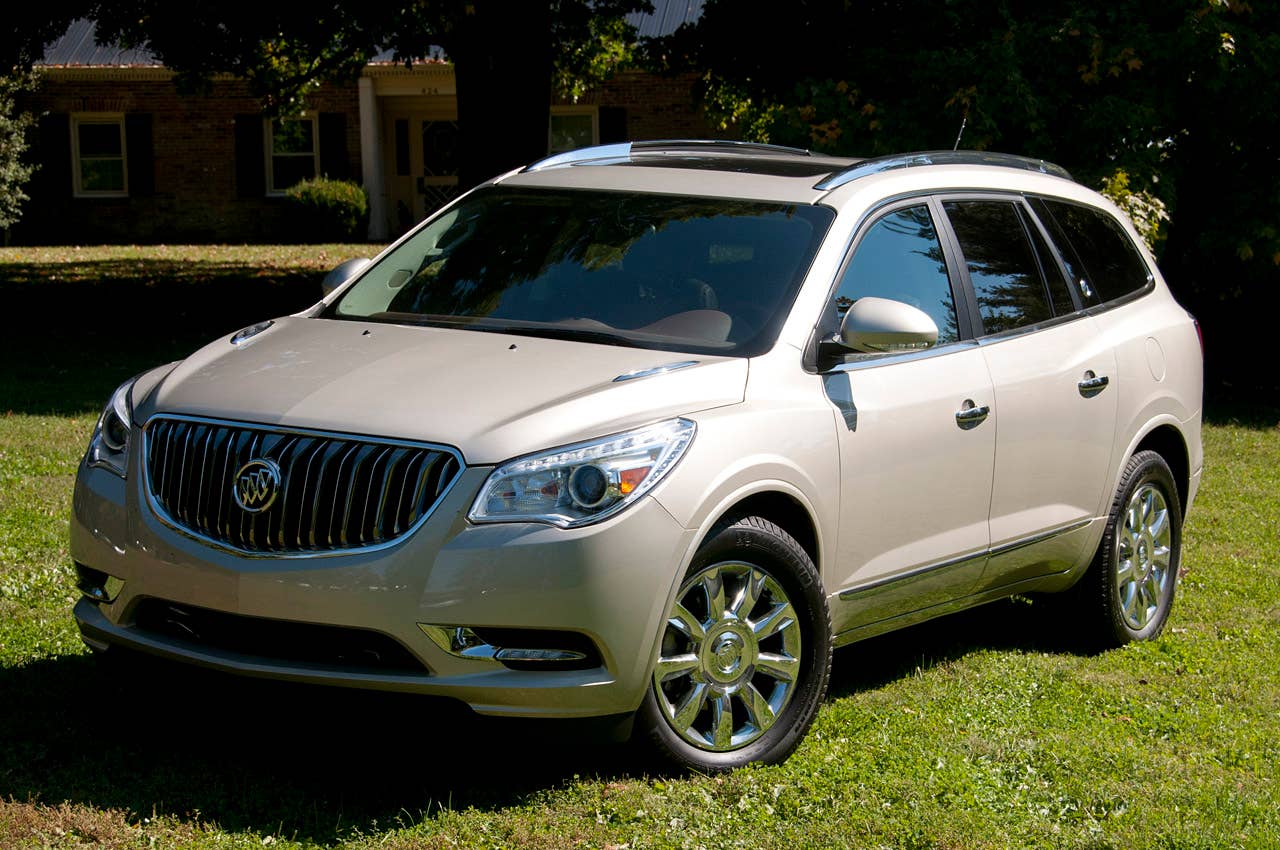 2013 Buick Enclave front 3/4 view